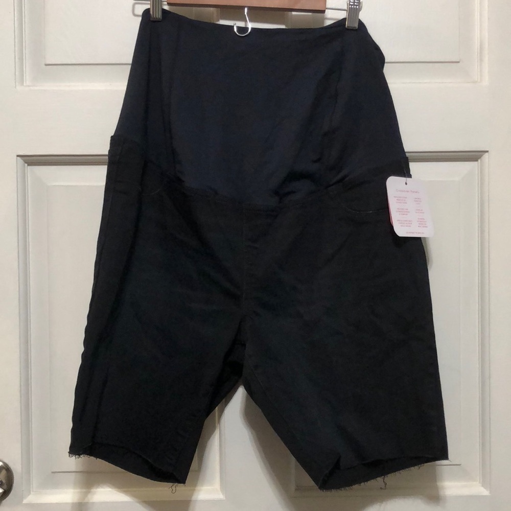 Isabel Maternity by Ingrid & Isabel Bermuda Black Maternity Short Size 16